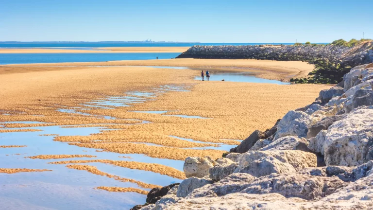 Balade en famille près du Camping à Royan en Charente-Maritime.