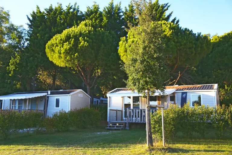 Location de mobil-home à Meschers-sur-Gironde au Camping Les Chênes Verts.