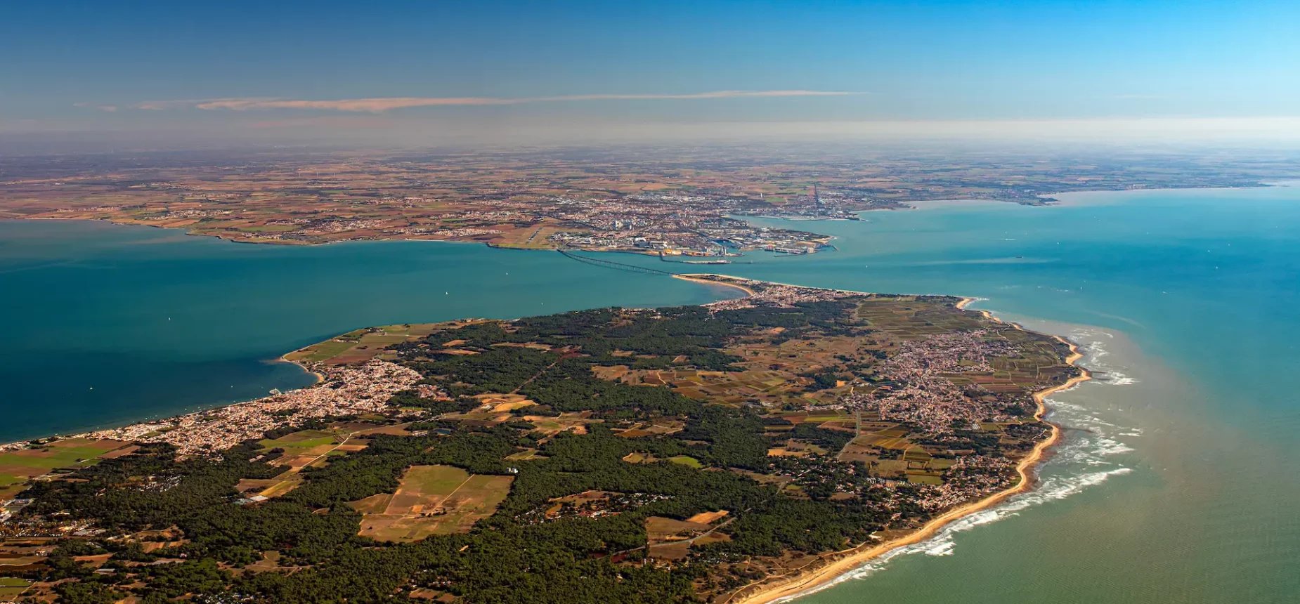 Vue aérienne sur la ville de Royan où se trouve le camping Les Chênes Verts en Charente-Maritime.