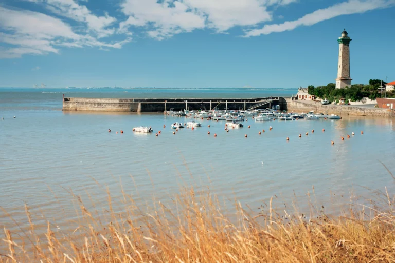 Balade sur le remblais de Saint-Georges-de-Didonne proche du camping Chênes Verts.